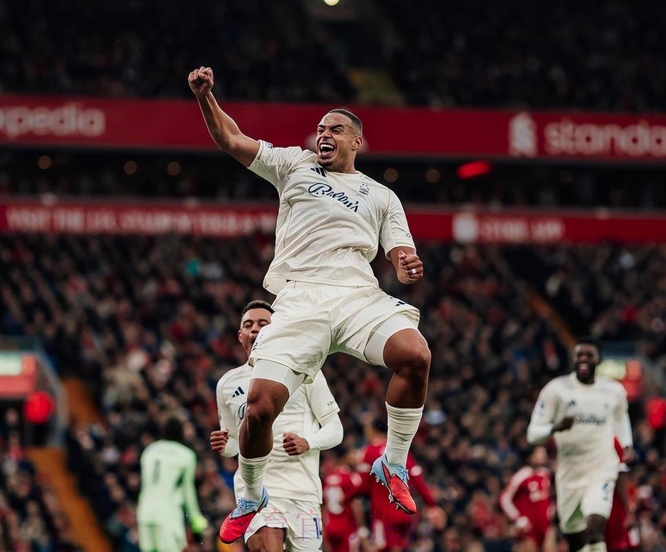 又一场3-0!英超54岁名帅力挽狂澜:7场4胜 带队双线狂奔 又一场3-0!英超54岁名帅力挽狂澜:7场4胜 带队双线狂奔